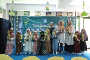 Pembagian Piala Pekan Maulid