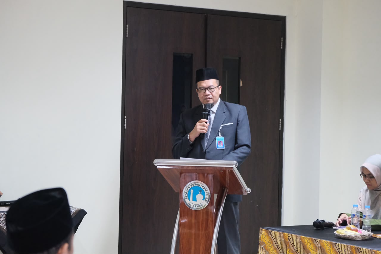 Kepala Bidang Kurikulum Keagamaan Islam Al Azhar Bapak Effen Efendi., M.Pd.I.